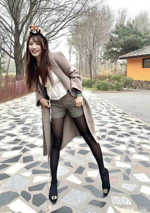 日木极品少妇A毛一片