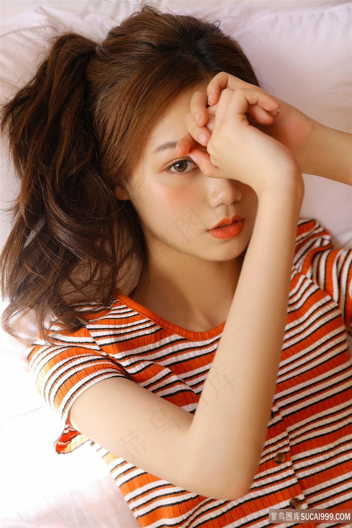 暴草前凸后翘极蜘蛛侠开裆装美女