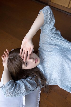 从客厅到沙发再到卧室