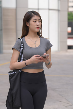 女m户外露出的羞耻任务