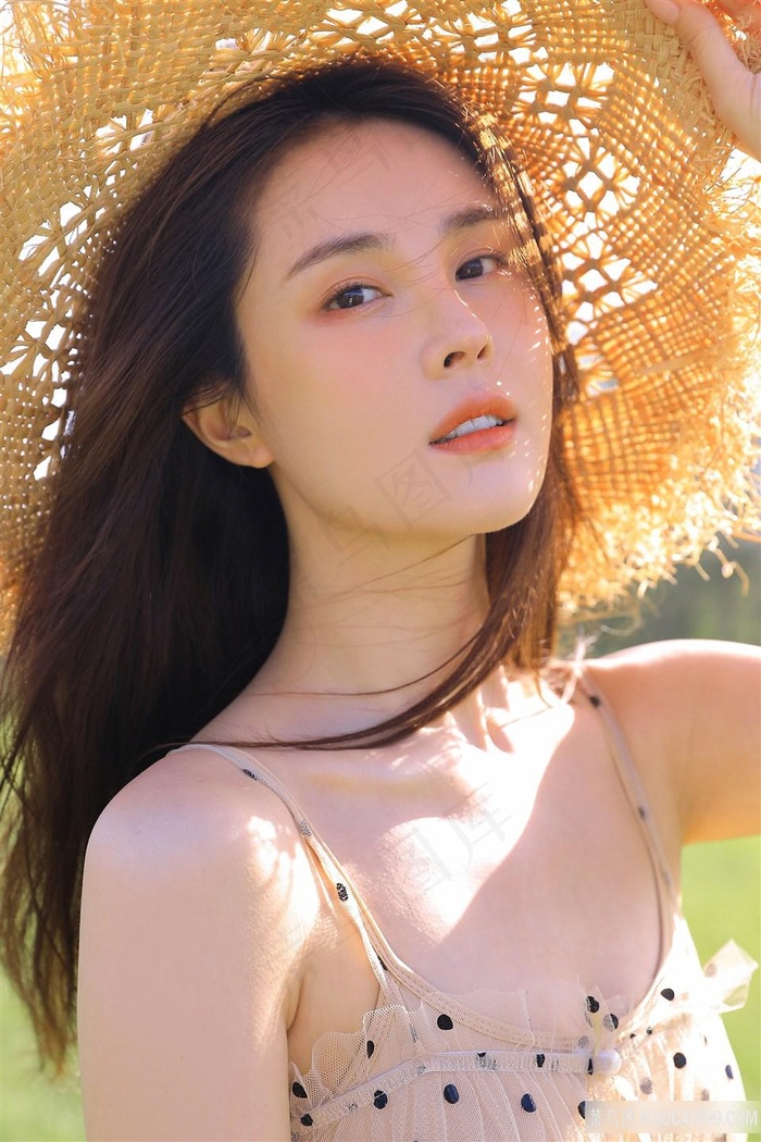 巧克力棒戳进甜甜圈