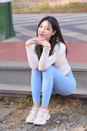 女警花自愿被公开调教