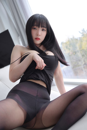 老头天天吃我奶躁我的动图