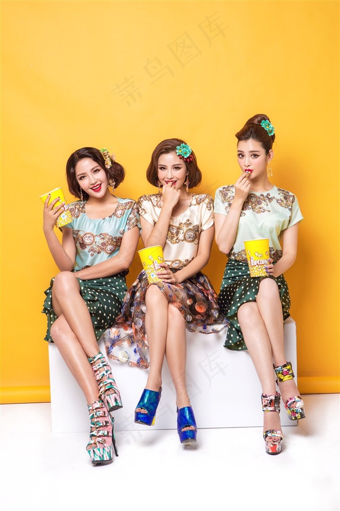 三攻一受4p嗯啊巨肉寝室