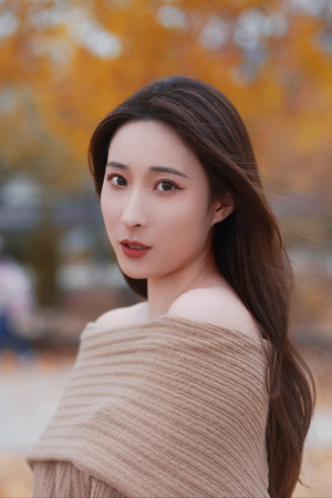 天降的女子从二楼掉下来了第九集