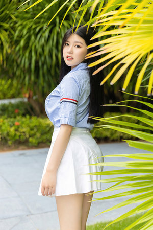 压在窗户上C给别人看