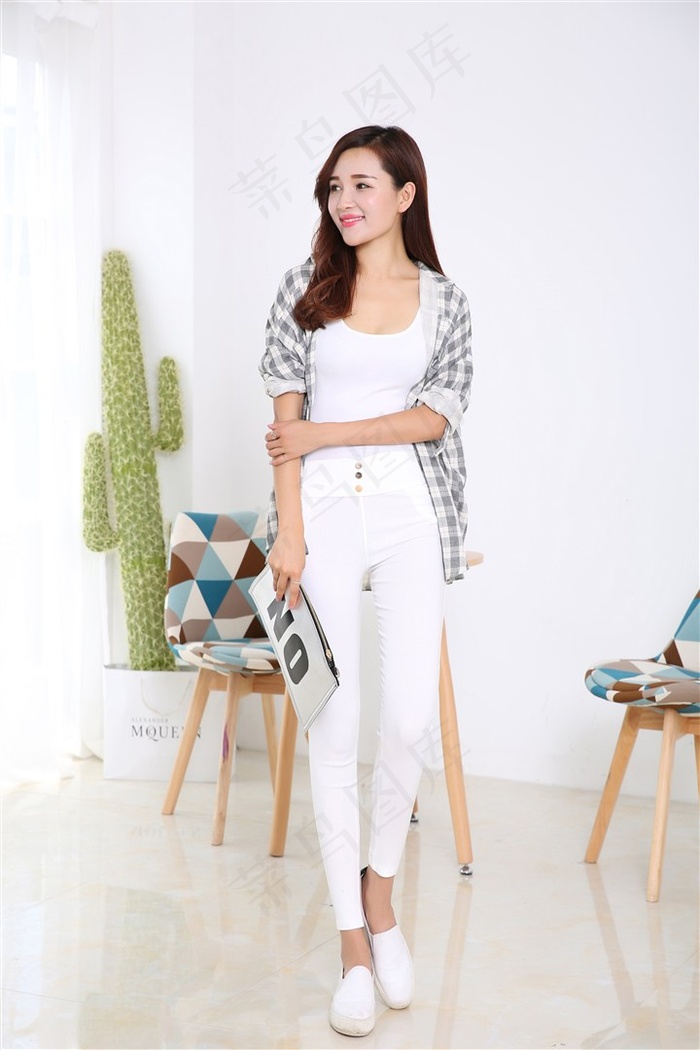 苏晴野外三人调教啪啪