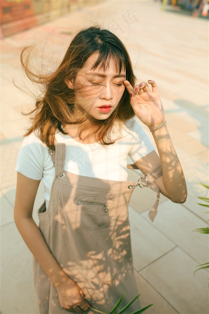 拷问监狱の女囚2鞭打