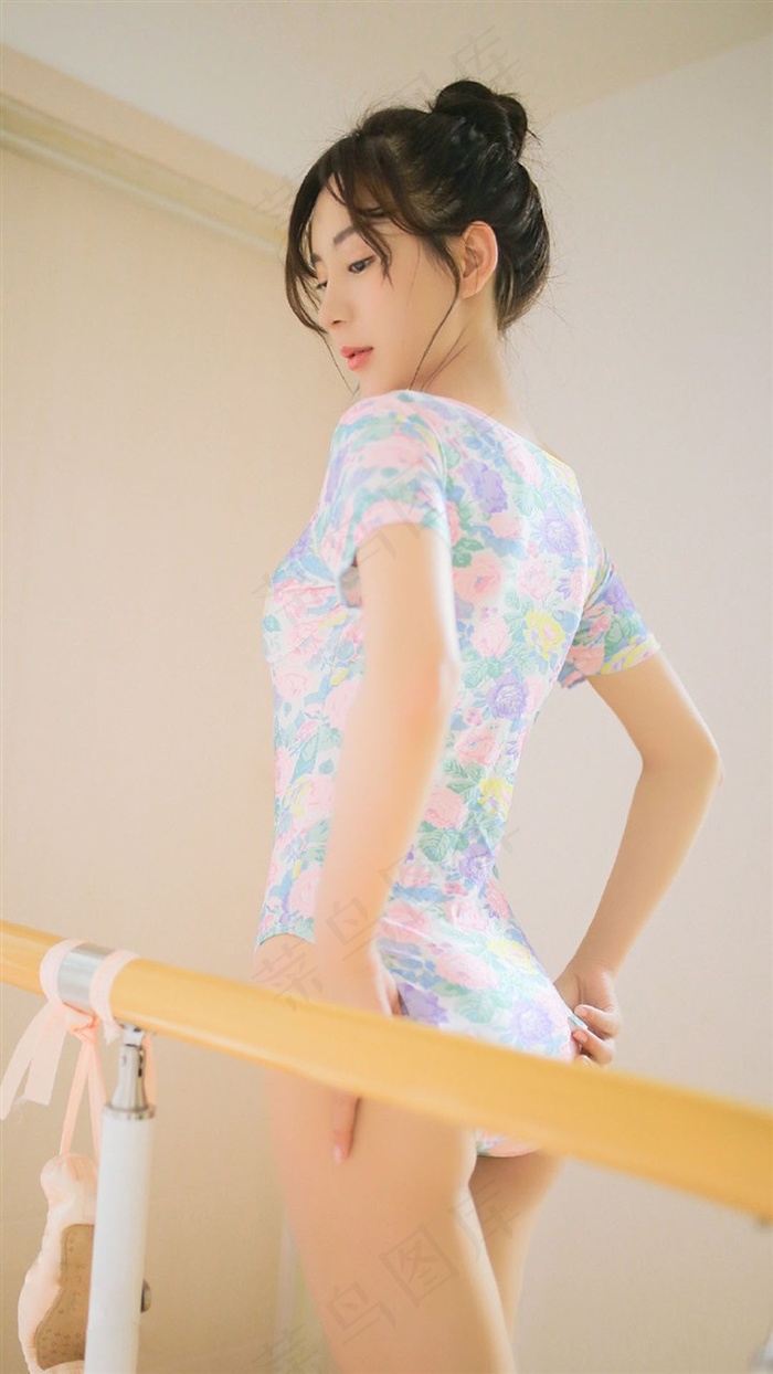 小雪被老头下药玩好爽蒋朗朗