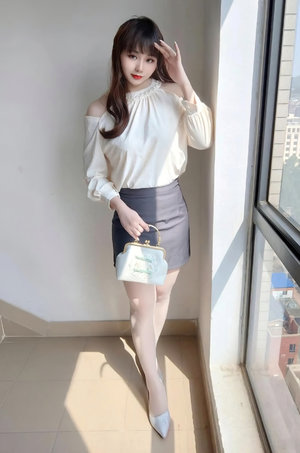 极品黑丝袜大白美臀美脚自拍