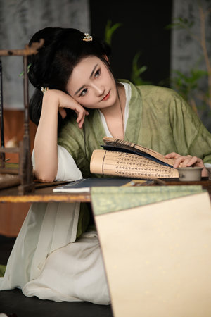 趁老师睡着吃她的奶水