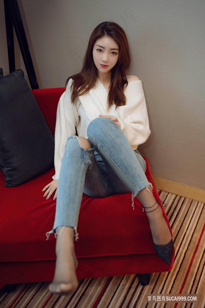 女生和男生一起打扑克差差差