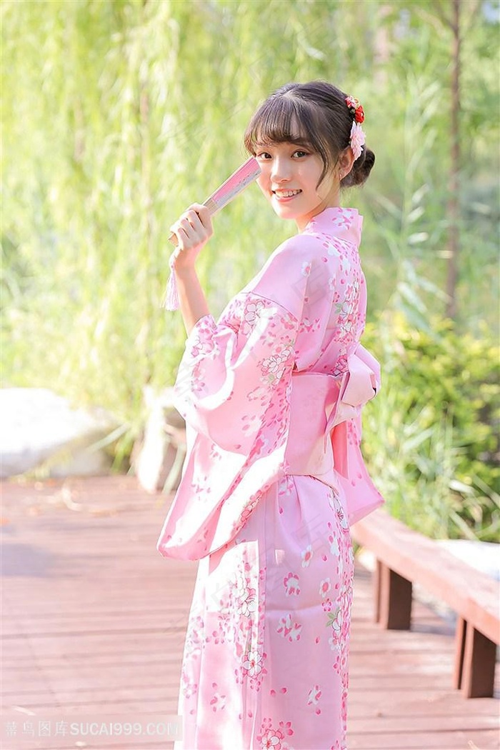 一人上面一个b在车里