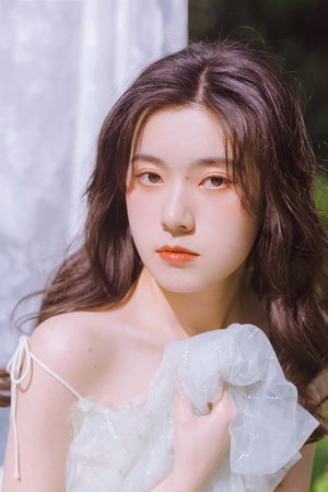 两对情侣旅游住一间房