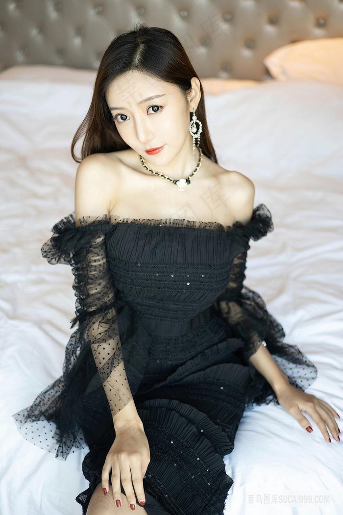 用手捏两座山峰