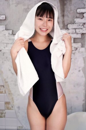 一边吃奶一边做着爱