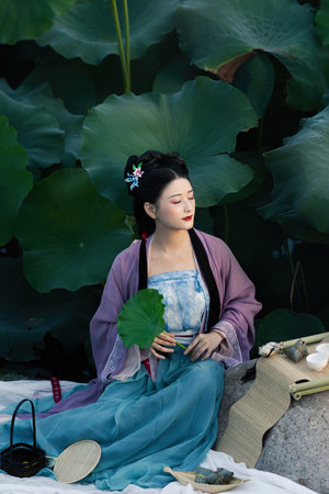 只想和你睡1v1h月半喵po