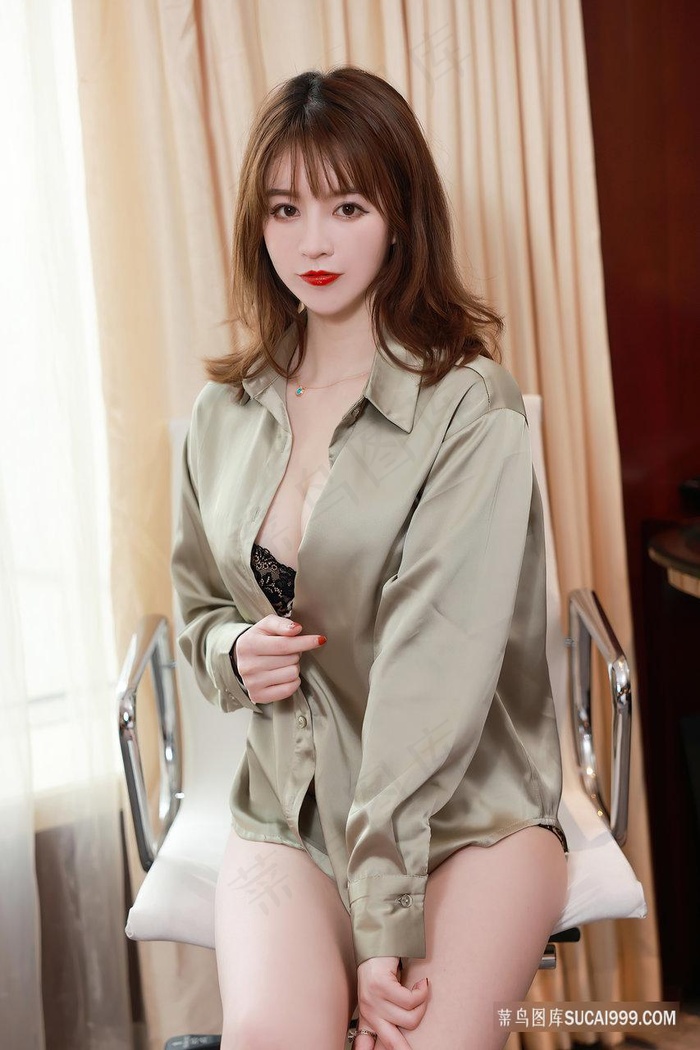 夹看学长的巨大的鸡把写作业