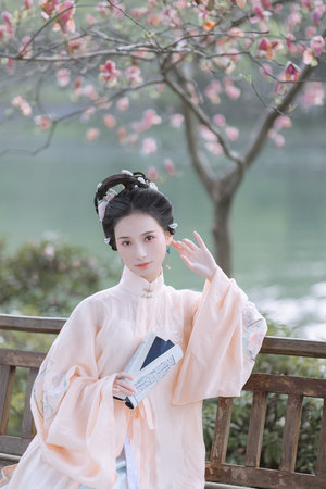 每晚湿漉漉的女职员