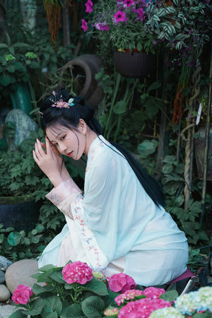 亚洲一卡2卡三卡4卡国色天香