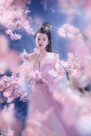 男人边吃奶边挵进去呻吟漫画