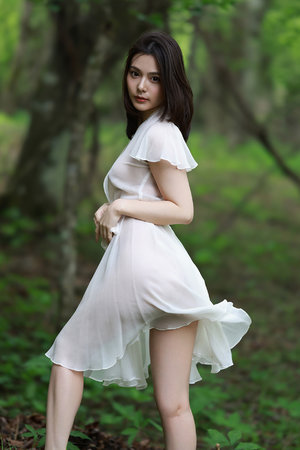 别人拿着遥控器控制自己