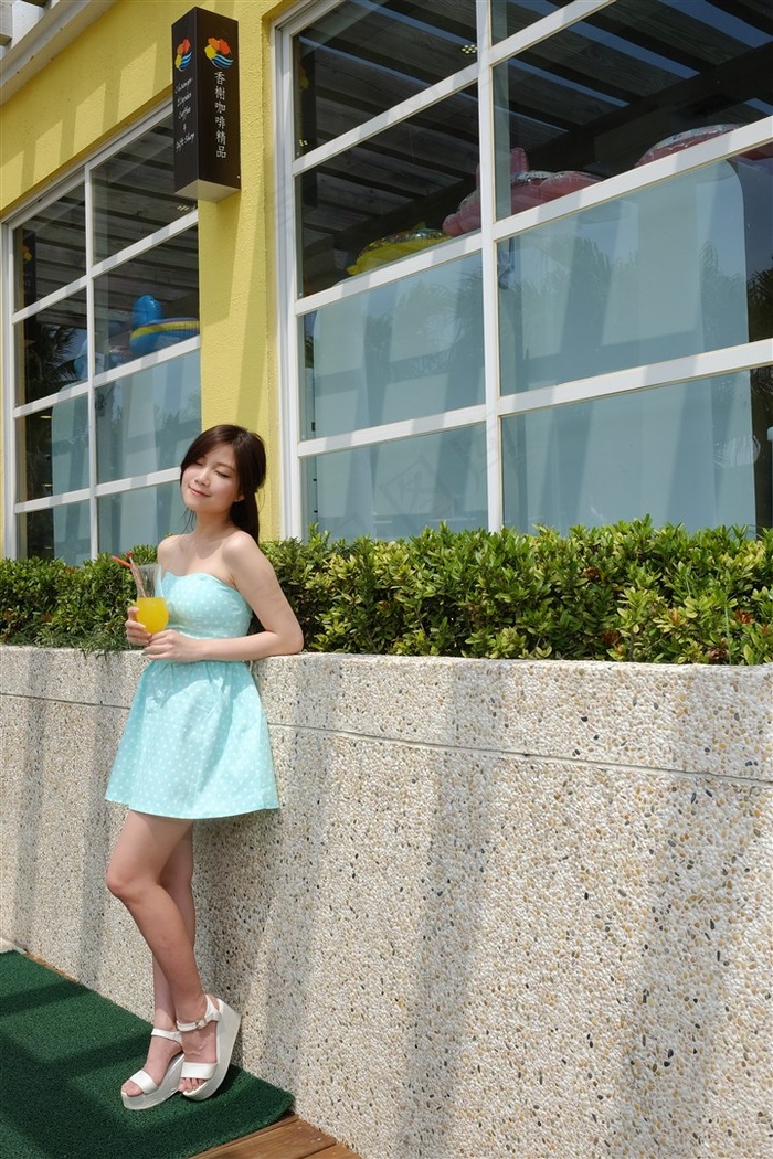 日日躁夜夜躁撕开胸罩