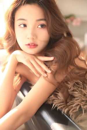 只有一根绳子遮住重要部位