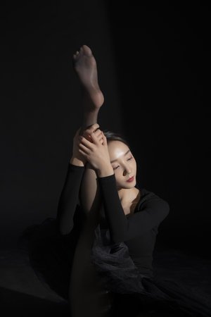 身淋酒精美乳慢摇的少妇