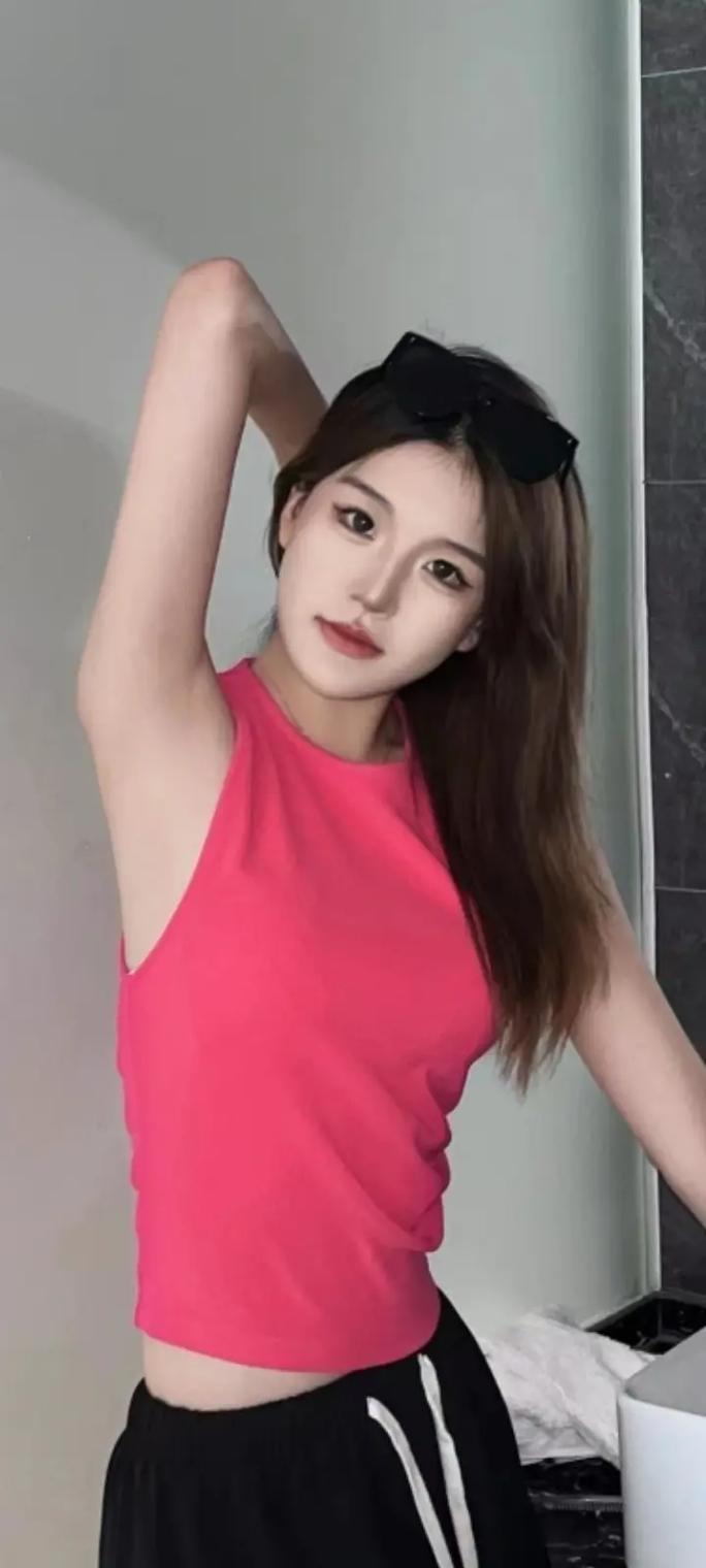 巨乳御姐直播湿身秀