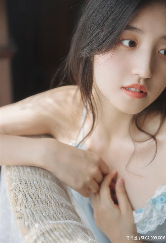 美女光屁股让男人玩