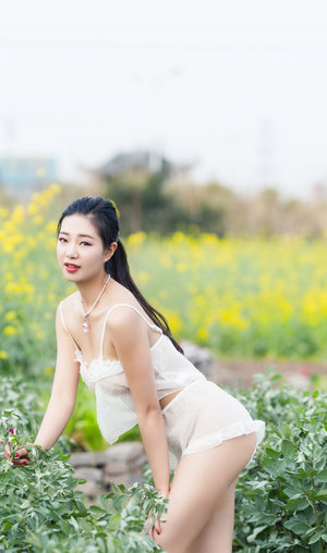 漂亮人妻熟睡中被公侵犯