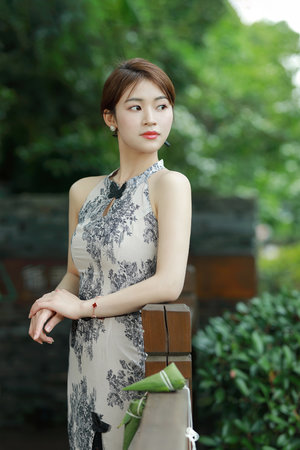 熊出没赵琳去掉所有衣物