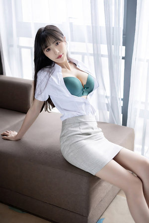 小三穿着情趣内衣帮我舔