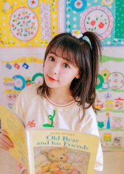 女子手脚被绑在架子上逃生