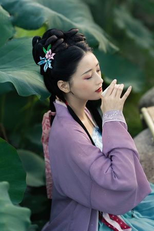 馥欲绕床弄娇妻