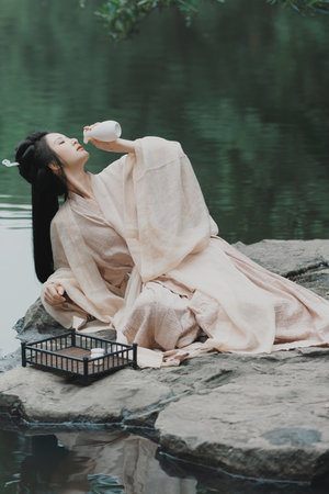 男人激烈吮乳吃奶视频免费