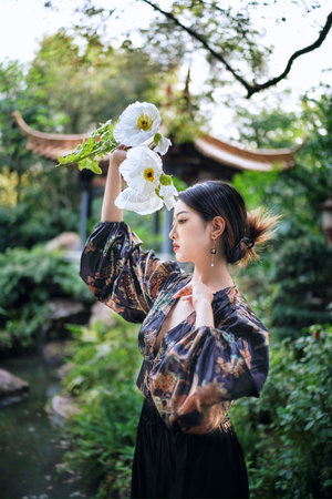 18美女裸免费观看网站