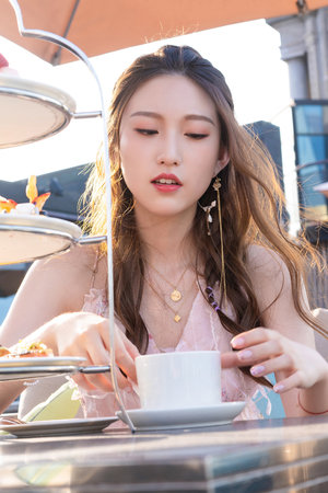 天天摸天天添人人澡