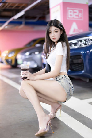 女生男生打扑克