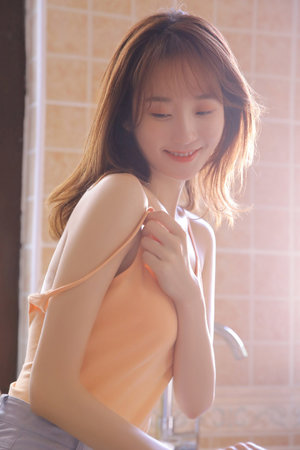 秘书用嘴巴含精大口吞精