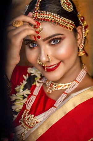 漂亮美乳模特享受推油按摩视频