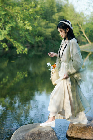 男人说他过他的我过我的