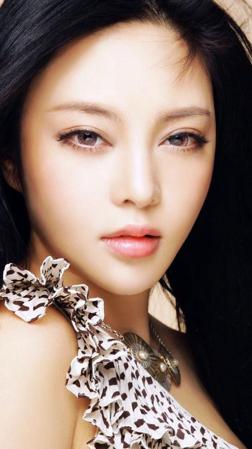 扒开女人内裤强吻进去的视频